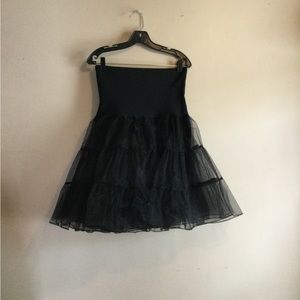 Black petticoat (1550)